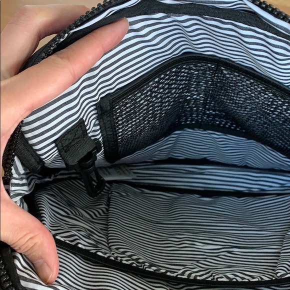 BNWOT lightweight laptop bag with luggage sleeve - Picture 4 of 7